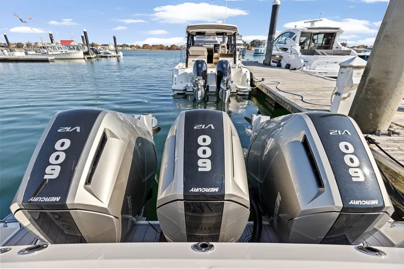 Slide: The Image of Boston Whaler 420 Outrage 2022 - 6
