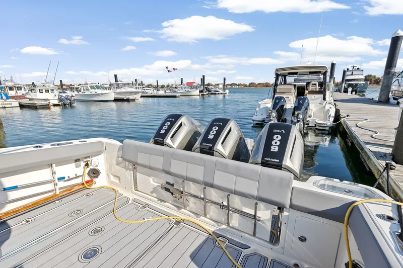 Slide: The Image of Boston Whaler 420 Outrage 2022 - 8