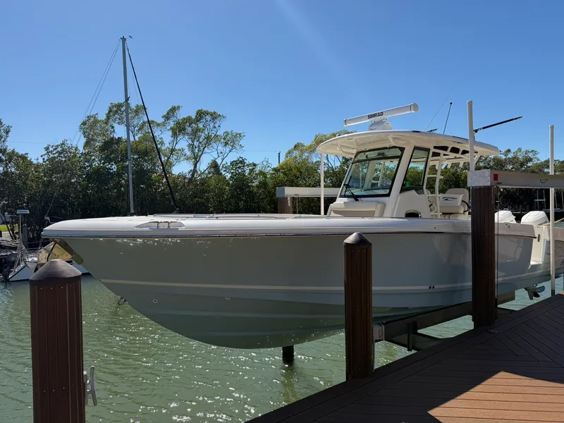 The Image of Boston Whaler 330 OUTRAGE 2024 - 0