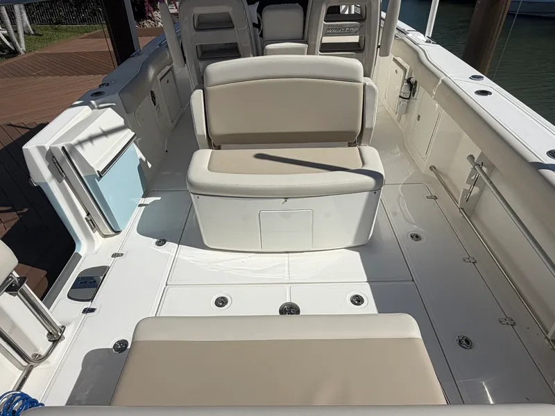 Slide: The Image of Boston Whaler 330 OUTRAGE 2024 - 13