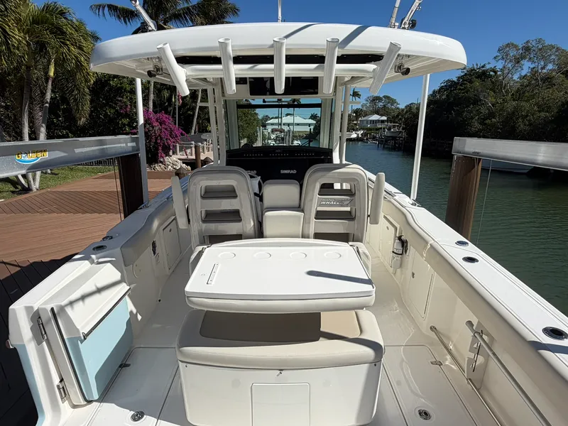 Slide: The Image of Boston Whaler 330 OUTRAGE 2024 - 14
