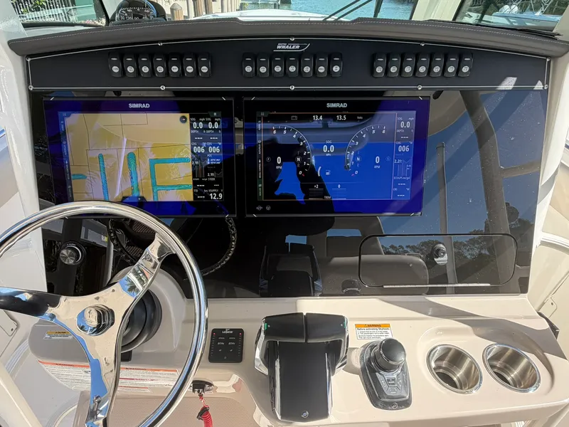 Slide: The Image of Boston Whaler 330 OUTRAGE 2024 - 24