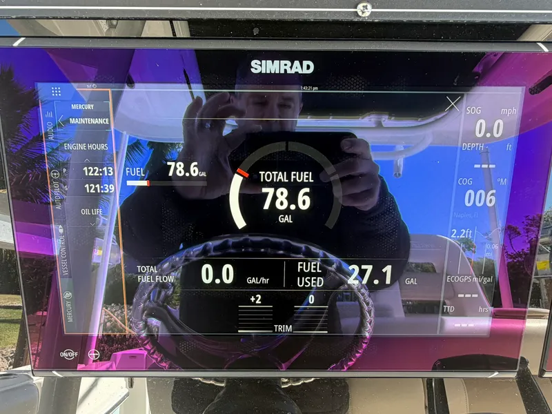 Slide: The Image of Boston Whaler 330 OUTRAGE 2024 - 26