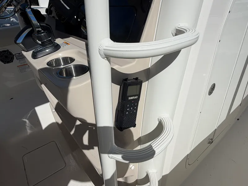 Slide: The Image of Boston Whaler 330 OUTRAGE 2024 - 29