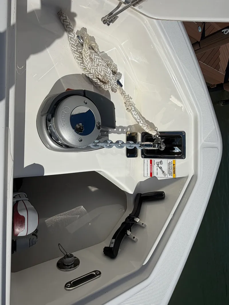 Slide: The Image of Boston Whaler 330 OUTRAGE 2024 - 37