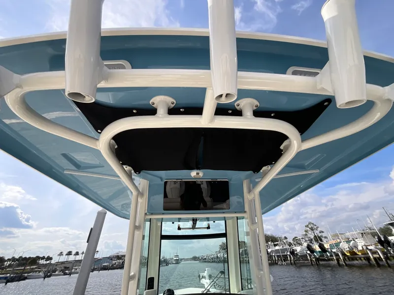 Slide: The Image of Boston Whaler 280 Outrage 2024 - 10