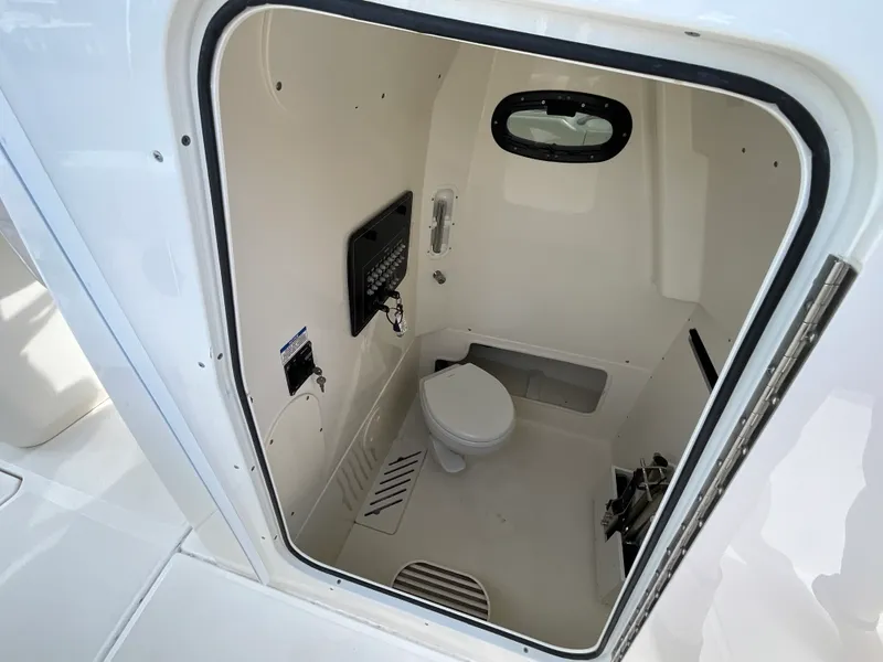 Slide: The Image of Boston Whaler 280 Outrage 2024 - 14