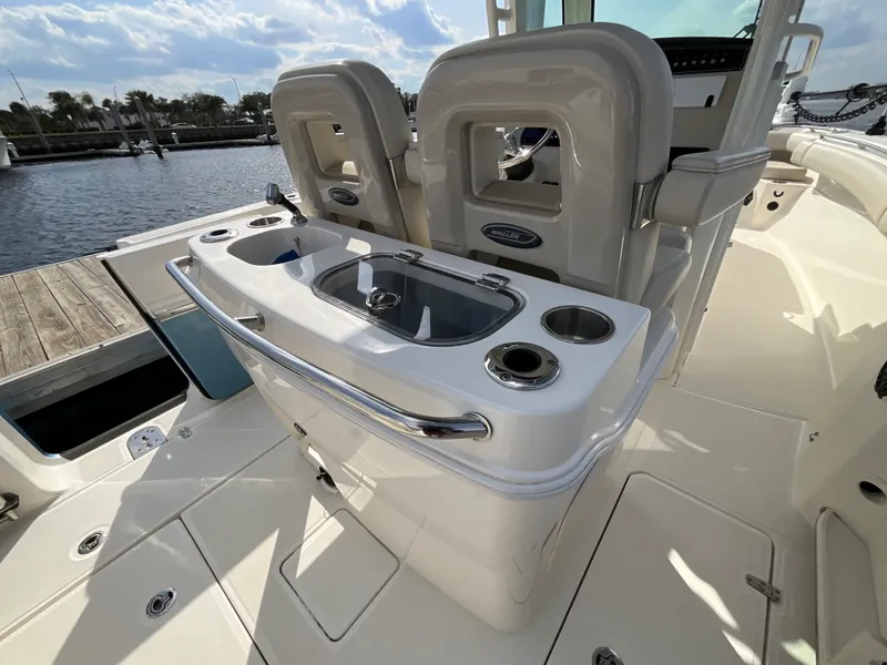 Slide: The Image of Boston Whaler 280 Outrage 2024 - 15