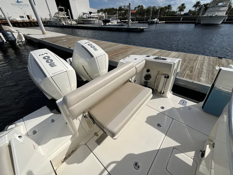 Slide: The Image of Boston Whaler 280 Outrage 2024 - 16