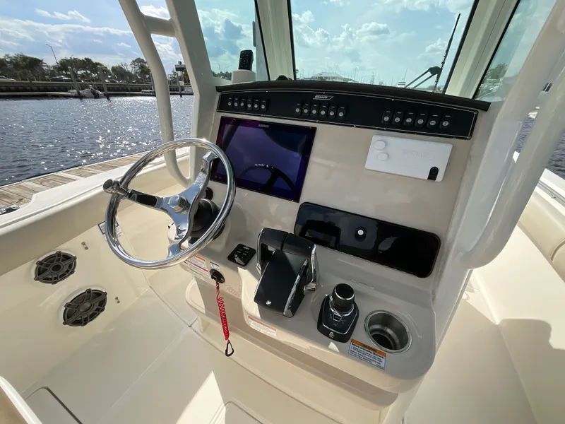 Slide: The Image of Boston Whaler 280 Outrage 2024 - 18