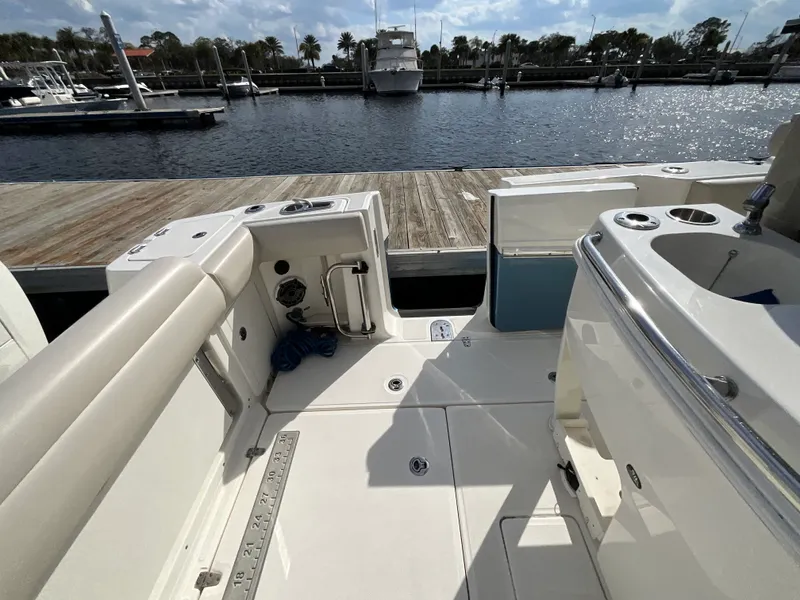 Slide: The Image of Boston Whaler 280 Outrage 2024 - 31