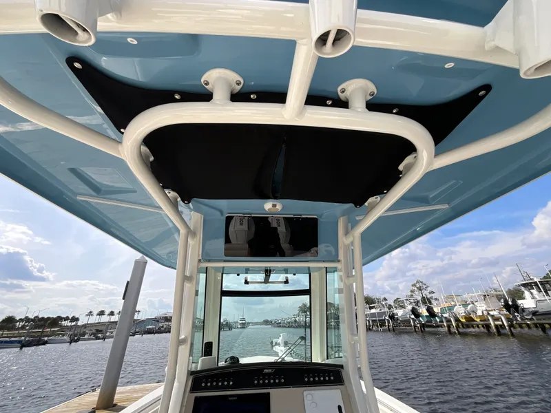 Slide: The Image of Boston Whaler 280 Outrage 2024 - 33