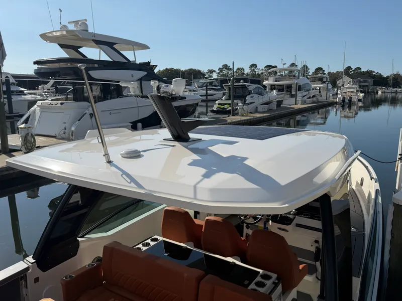 Slide: The Image of Saxdor 320 GTO 2025 - 9