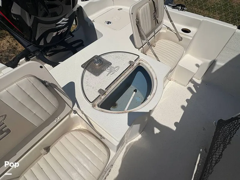 Slide: The Image of Filp Down Passenger Seats/aquarium Well - 15727708