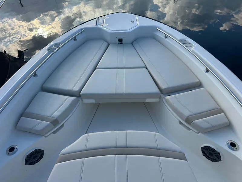 Slide: The Image of Boston Whaler 280 Dauntless 2026 - 10