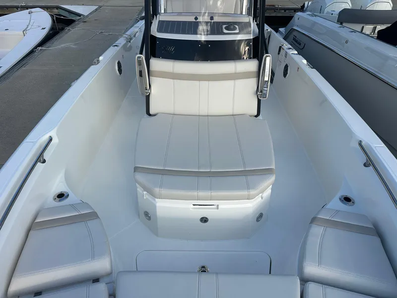 Slide: The Image of Boston Whaler 280 Dauntless 2026 - 11