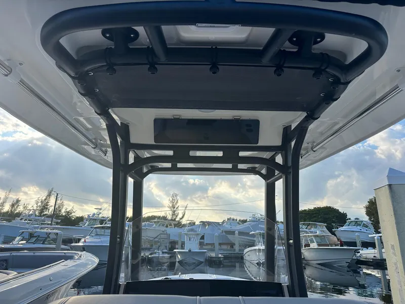 Slide: The Image of Boston Whaler 280 Dauntless 2026 - 16