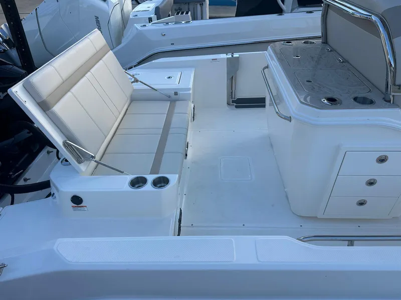Slide: The Image of Boston Whaler 280 Dauntless 2026 - 19