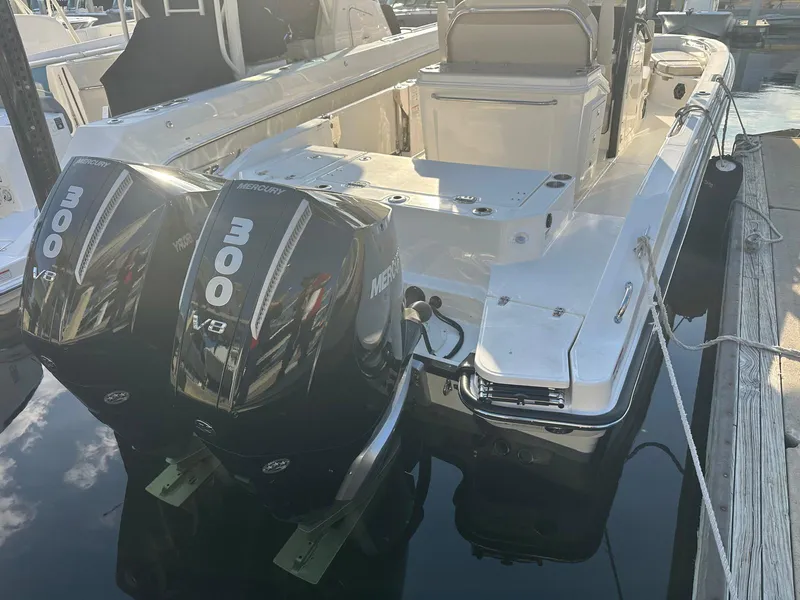 Slide: The Image of Boston Whaler 280 Dauntless 2026 - 22