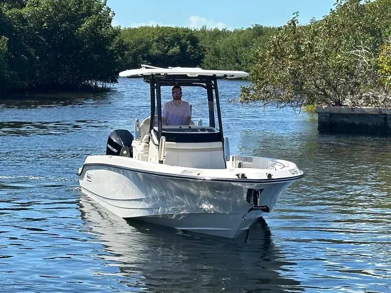 Slide: The Image of Boston Whaler 280 Dauntless 2026 - 4