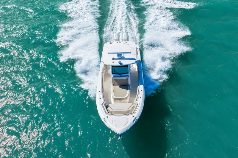 Slide: The Image of Boston Whaler 330 Outrage 2026 - 21
