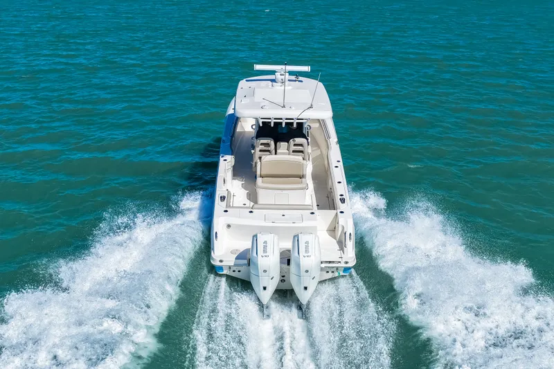 Slide: The Image of Boston Whaler 330 Outrage 2026 - 29