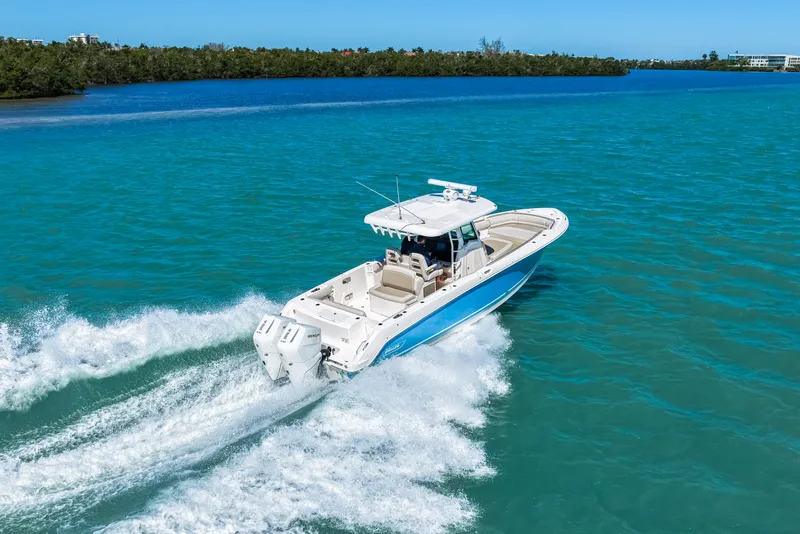 Slide: The Image of Boston Whaler 330 Outrage 2026 - 30