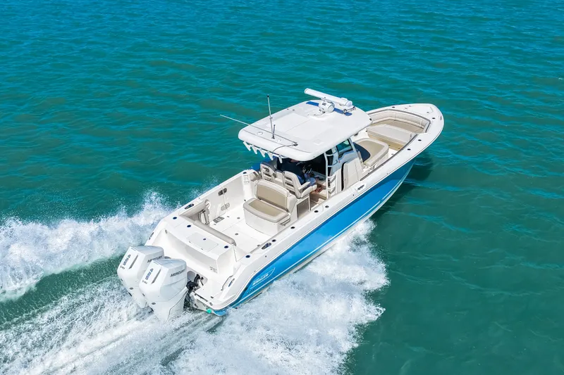 Slide: The Image of Boston Whaler 330 Outrage 2026 - 31