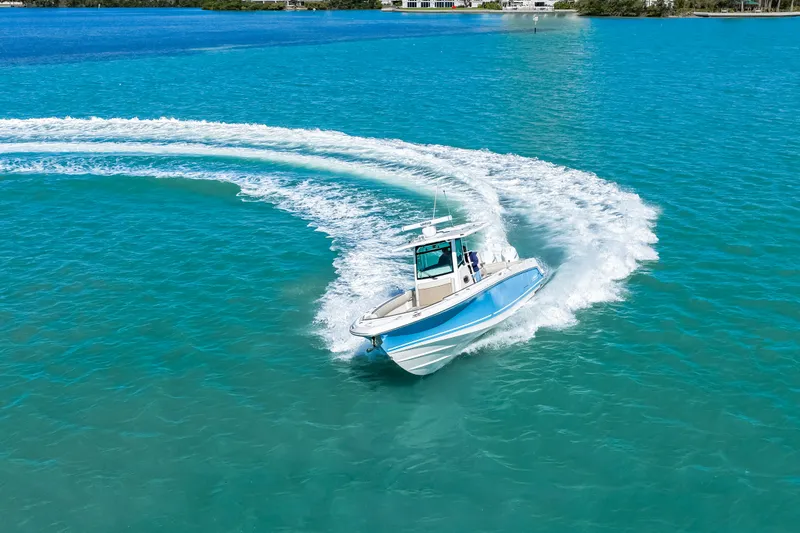 Slide: The Image of Boston Whaler 330 Outrage 2026 - 33