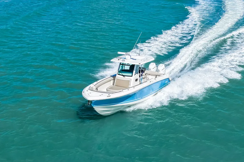 Slide: The Image of Boston Whaler 330 Outrage 2026 - 34