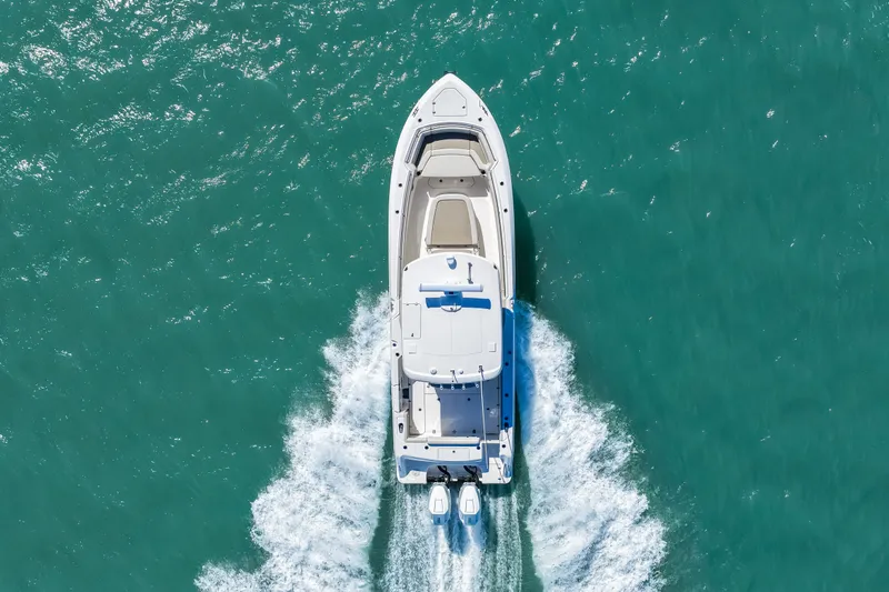 Slide: The Image of Boston Whaler 330 Outrage 2026 - 35