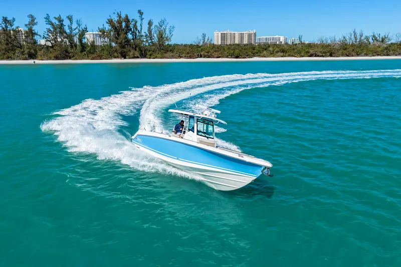 Slide: The Image of Boston Whaler 330 Outrage 2026 - 36
