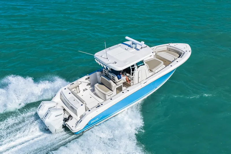 Slide: The Image of Boston Whaler 330 Outrage 2026 - 40