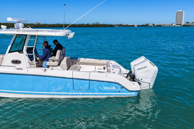Slide: The Image of Boston Whaler 330 Outrage 2026 - 42