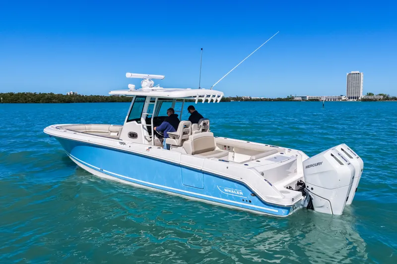 Slide: The Image of Boston Whaler 330 Outrage 2026 - 43