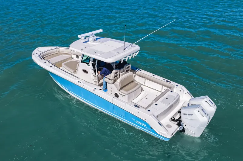 Slide: The Image of Boston Whaler 330 Outrage 2026 - 44