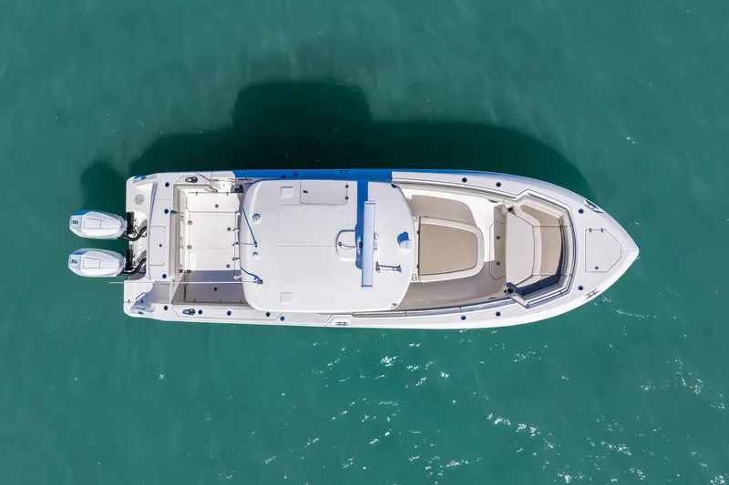 Slide: The Image of Boston Whaler 330 Outrage 2026 - 45