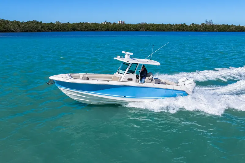 Slide: The Image of Boston Whaler 330 Outrage 2026 - 46