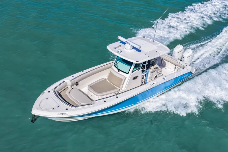 Slide: The Image of Boston Whaler 330 Outrage 2026 - 48