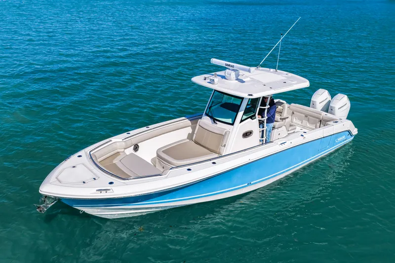 Slide: The Image of Boston Whaler 330 Outrage 2026 - 50