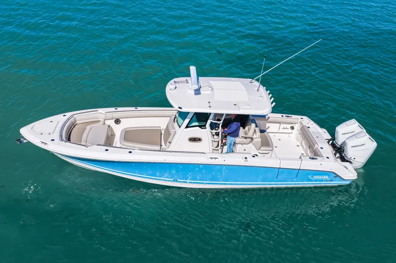 Slide: The Image of Boston Whaler 330 Outrage 2026 - 51