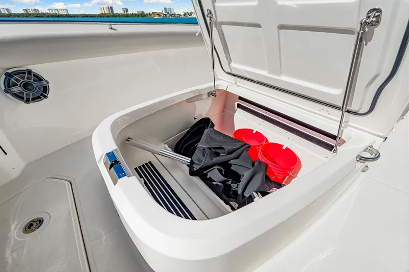 Slide: The Image of Boston Whaler 330 Outrage 2026 - 55