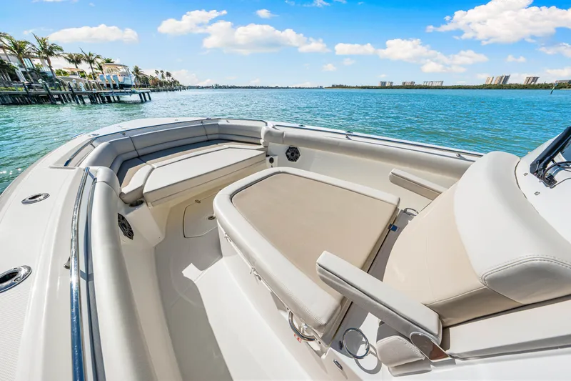 Slide: The Image of Boston Whaler 330 Outrage 2026 - 60