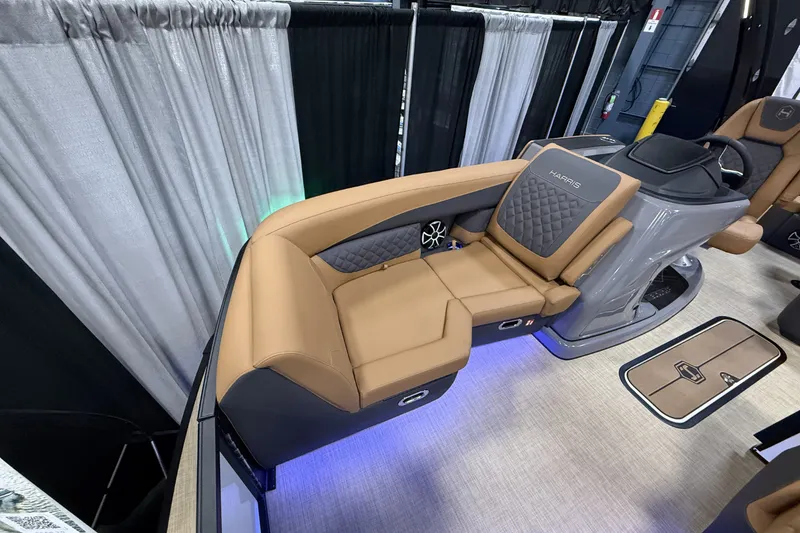 Slide: The Image of Harris Sunliner 230 2026 - 10