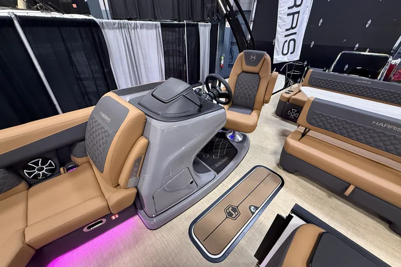 Slide: The Image of Harris Sunliner 230 2026 - 13