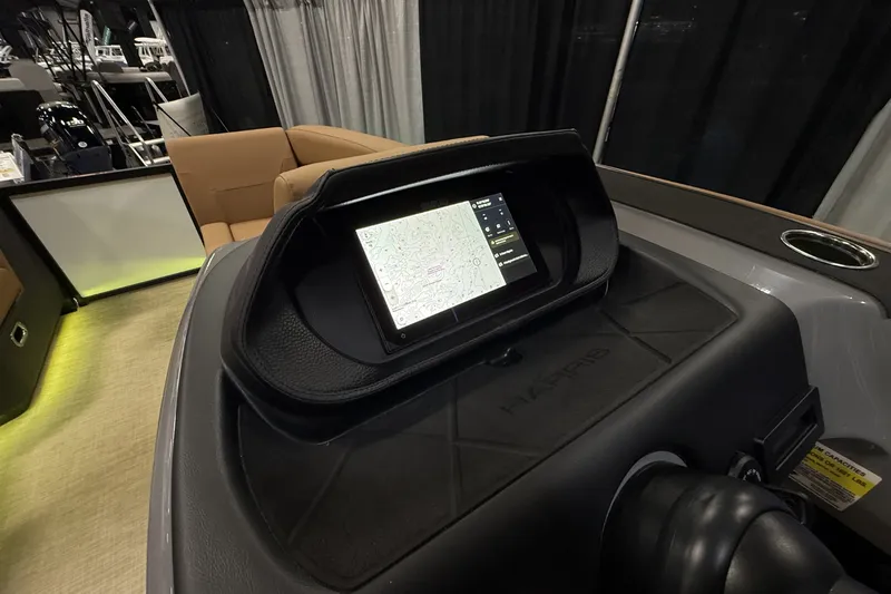 Slide: The Image of Harris Sunliner 230 2026 - 18