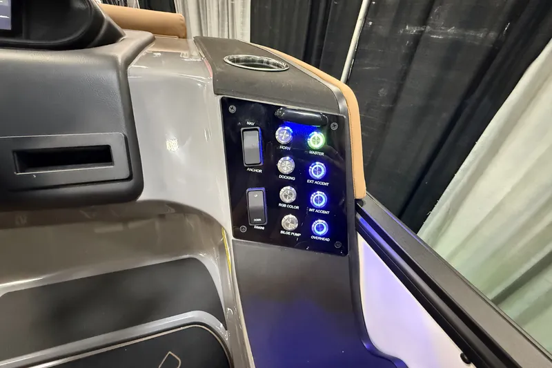 Slide: The Image of Harris Sunliner 230 2026 - 20