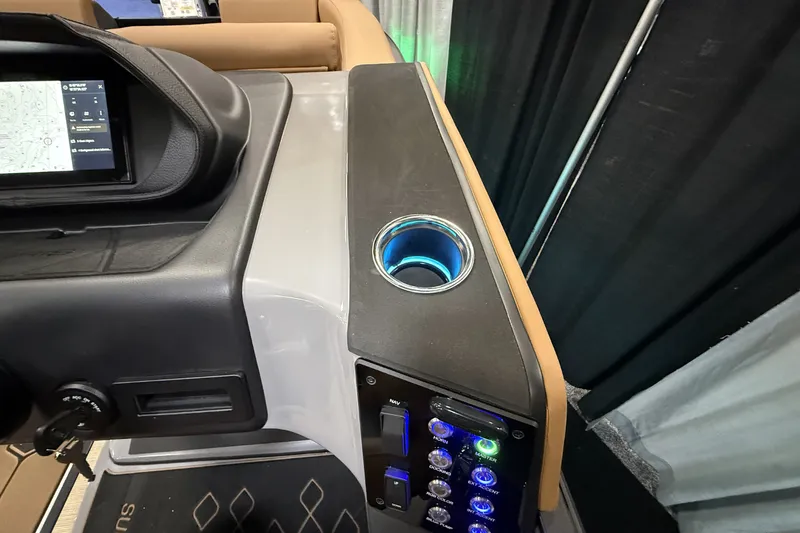 Slide: The Image of Harris Sunliner 230 2026 - 22