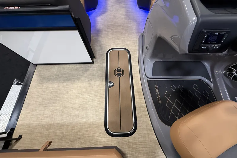 Slide: The Image of Harris Sunliner 230 2026 - 24