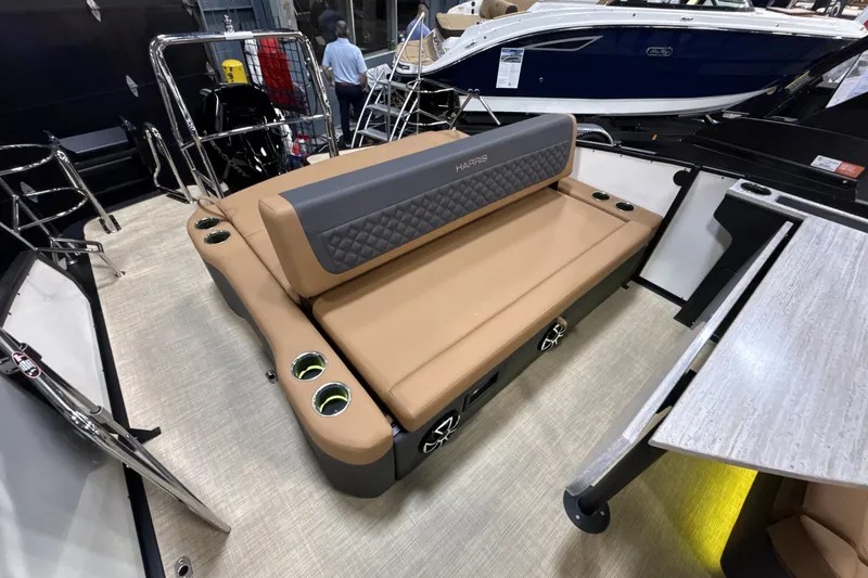 Slide: The Image of Harris Sunliner 230 2026 - 39